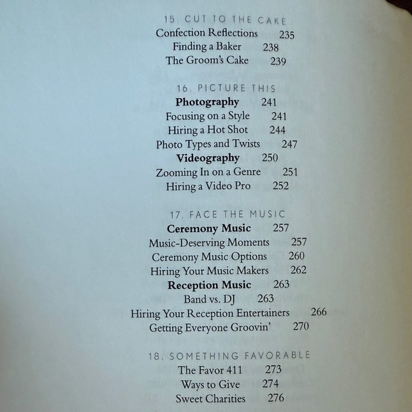 Ladies' Lot:  Two Jackie Kennedy Onassis Magazines and A Wedding Guide - Picture 11 of 13